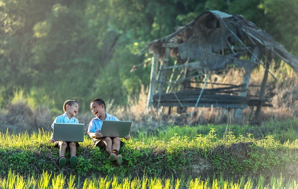 Children playing on the PCs